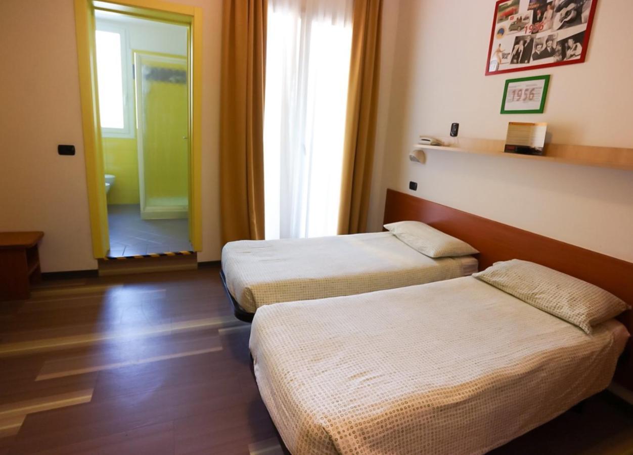 Hotel Morfeo - Young People Hotels (Adults Only) Rimini Exterior foto